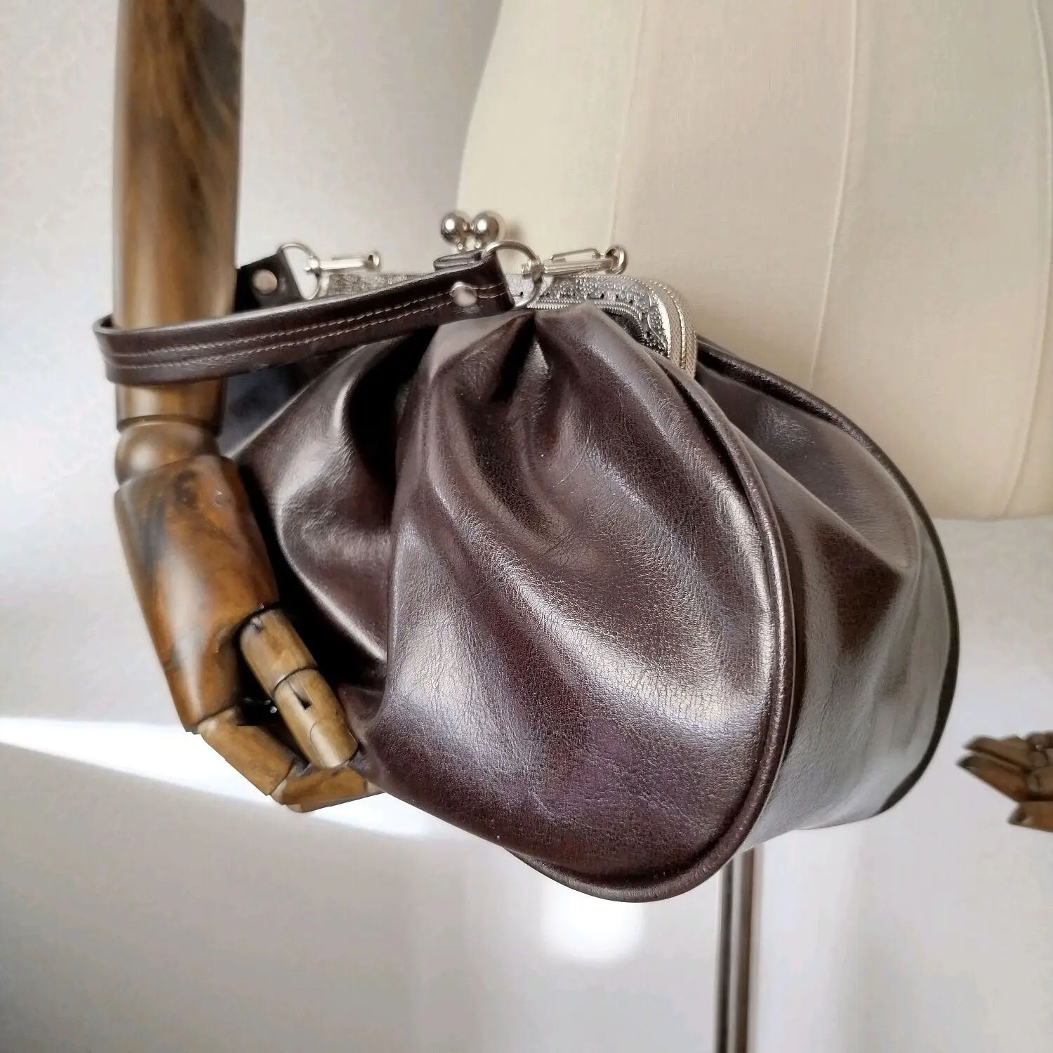 LOST IN VINTAGE Artficial Leather Ball Bronze Sliver Frame Kiss-lock Dark Brown Large Purse Evening Clutch Puffy Bags 35x20x12cm view 3