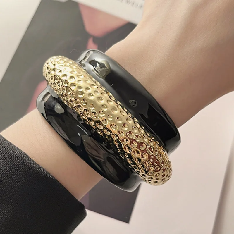 

European and American New Fashion Exaggerated Enamel Titanium Palace Luxury Retro Open Bracelet.