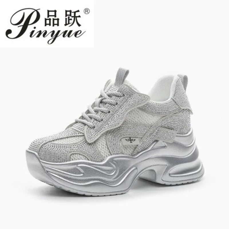 

Женские кроссовки 9 см с толстой подошвой, полностью инкрустированные стразами, дизайнерские, нескользящие, для бега, модные теннисные туфли, высококачественная повседневная обувь