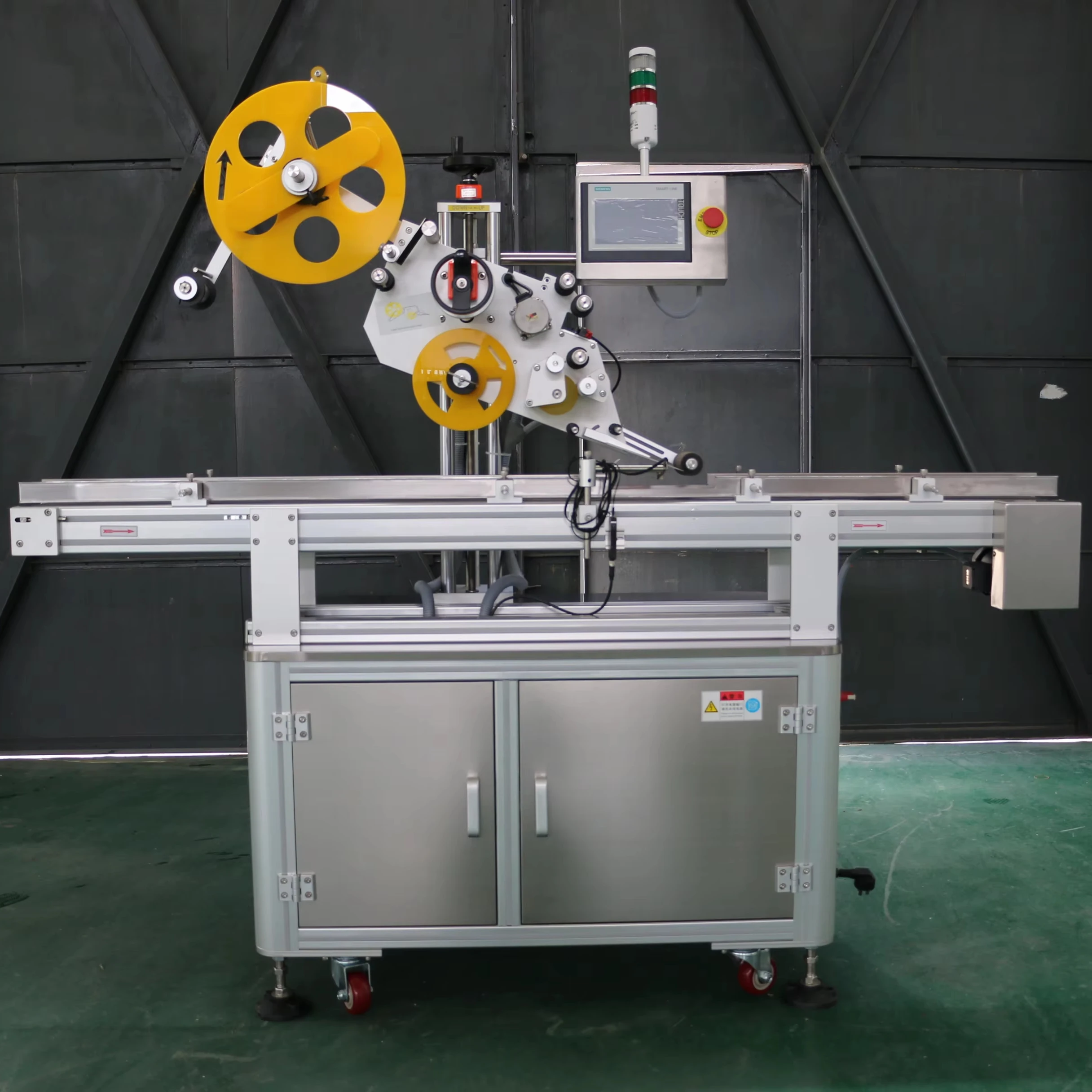 Automatic Box Bag Clamshell Plane Top Labeling Machine Sticker Labeling Machine Manufacturer