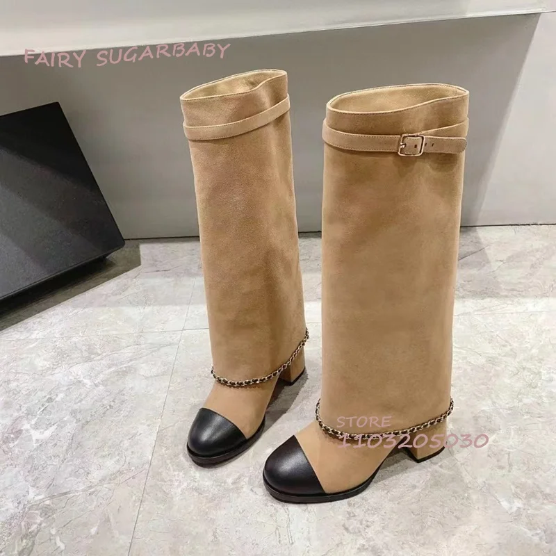 Botas hasta la rodilla de ante negro para mujer, botines informales con cadena de Metal, pliegues, cuero redondo marrón claro, cinturón de pantorrilla, hebilla, Primavera