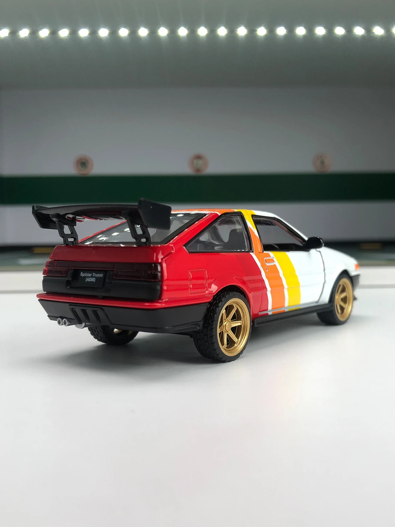 1: 37 simulation zinc alloy Toyota Sprinter Trueno AE86  kit modified car, static model, metal collectible gift car view 5