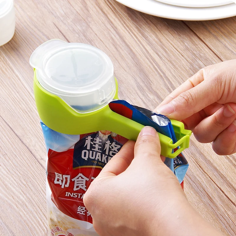 

1PCS Plastic Cap Sealer Fresh Clamp Kitchen Organizer for Snacks And Candy Food Storage Bag Sealing Clip with Pour Spout