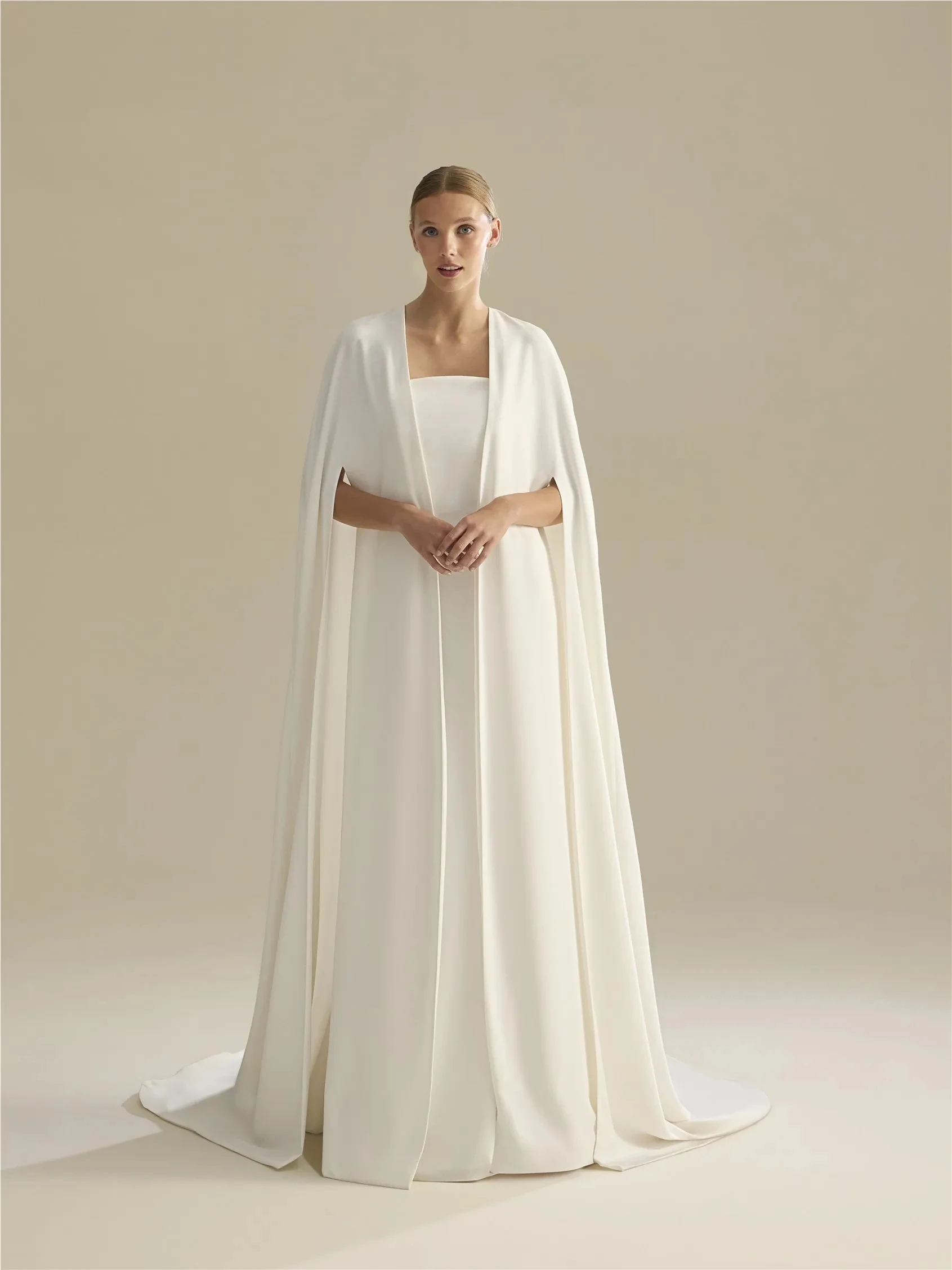 

Customized Ivory Bridal Capes Long Wedding Cloak Bride Coat Women Accessory Formal Party Shrug with Train