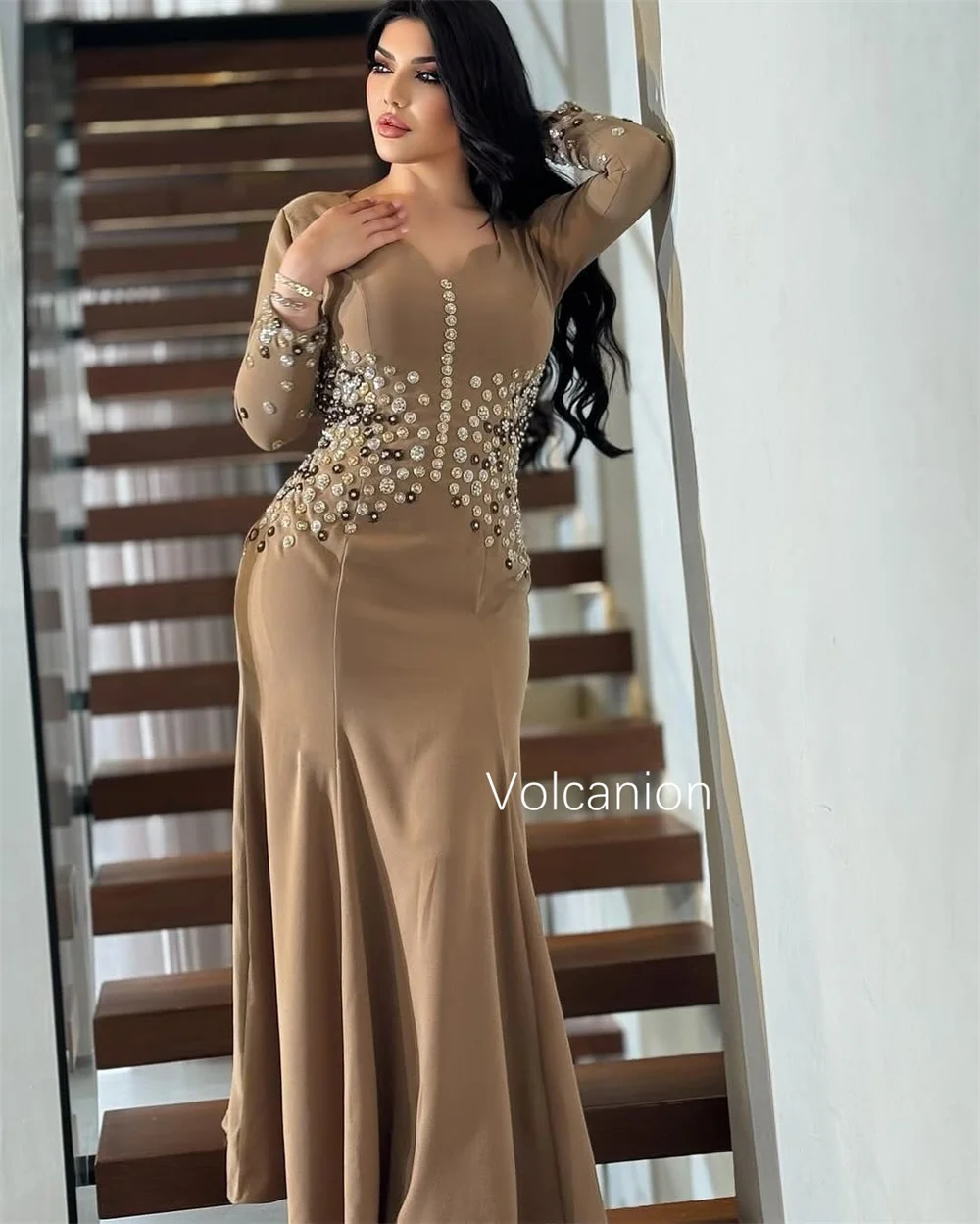 تخصيص جيرسي مطرزة الخامس الرقبة ألف خط فساتين طويلة مخصصة مناسبة حزب الأحجام الكلاسيكية الرجعية المتاحة