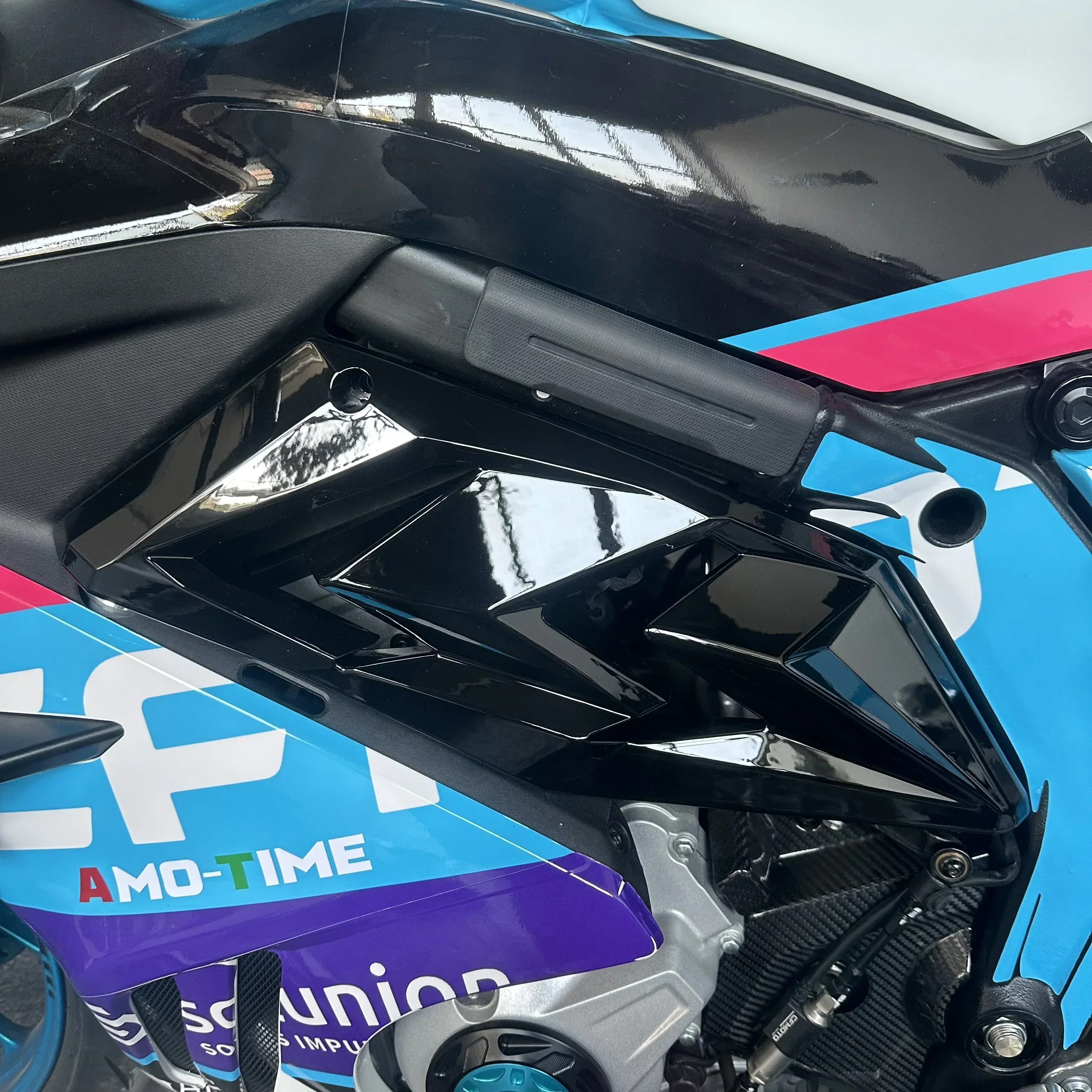 For CFMOTO 675SR-R Modified New Fairing, Engine Cover, Shark Fin Cover, Left and Right Motorcycle Decorative Accessories