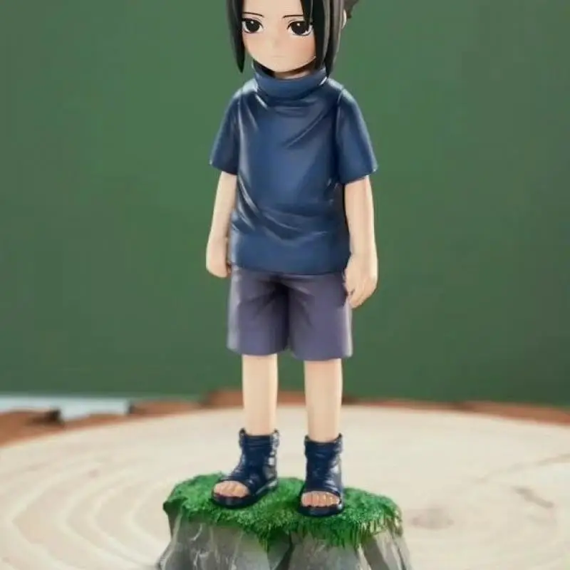 Naruto Anime Figura Uchiha Sasuke Boyhood Kawaii Postura in piedi Action Figures in PVC Modello Statua Decorazioni per il desktop Regali giocattolo