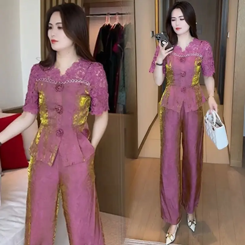 جديد الراقية أزياء المرأة قطعتين مجموعة ضئيلة الخامس الرقبة الدانتيل المرقعة قصيرة الأكمام ضئيلة قميص + أنيقة واسعة الساق السراويل الزي