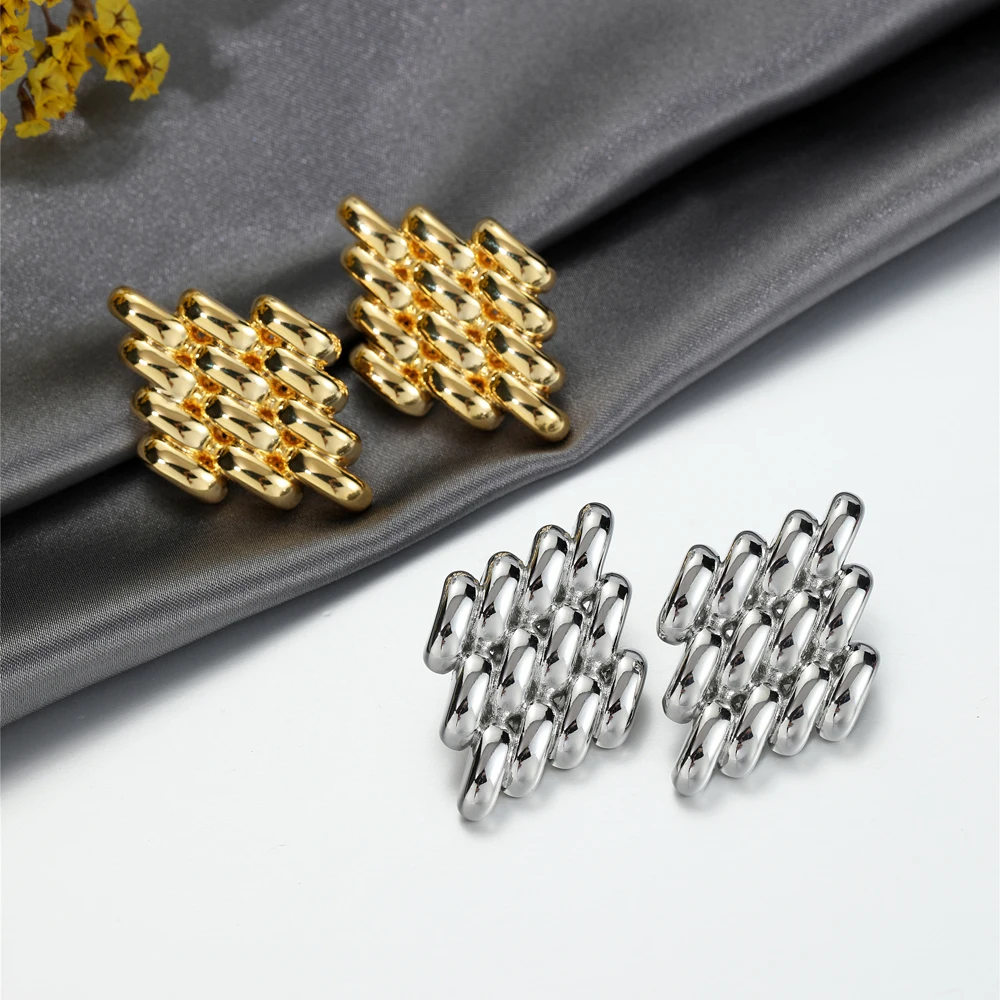

Ins Titanium Steel Fashion Versatile Simple Irregular Stainless Steel Metallic Thread Shell Light Luxury temperament Earrings