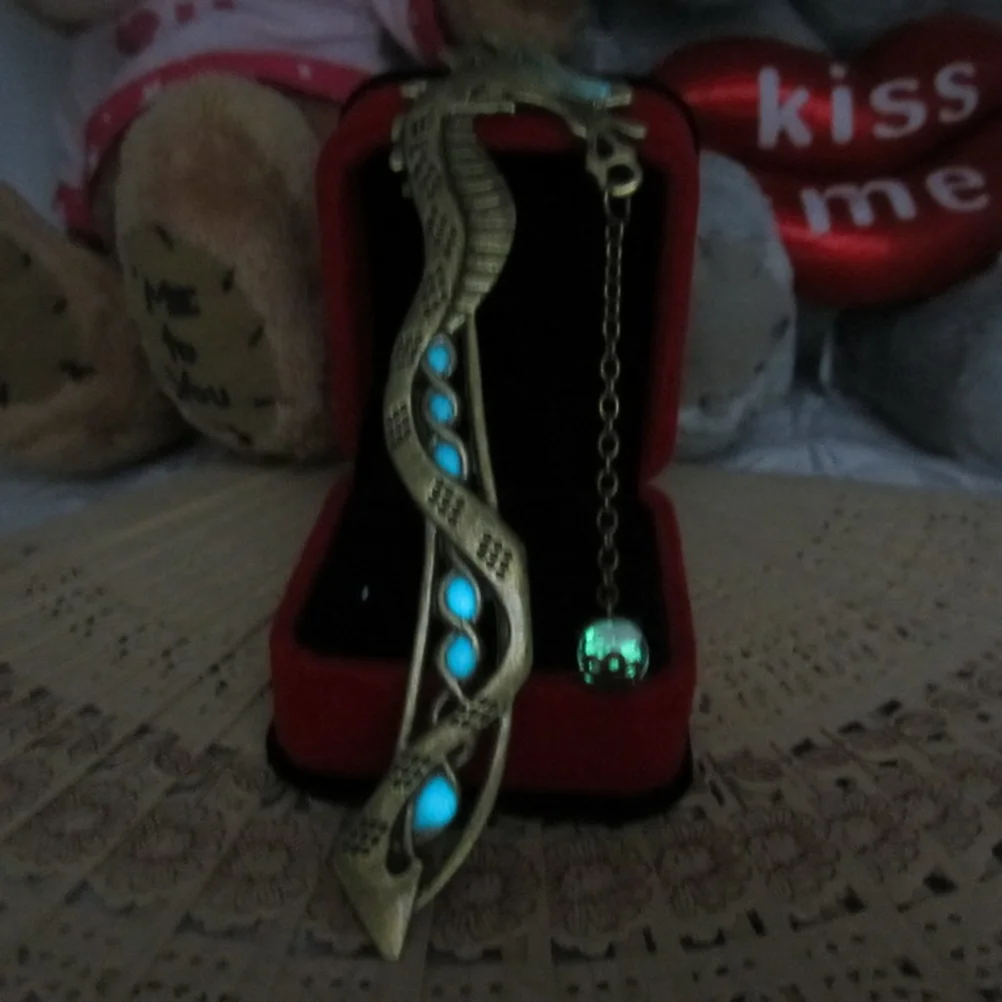 

Alloy Glowing Dragon Shape Bookmarks Hairpin with Luminous for Gift Party glowing hairpin dragon shape hairpin