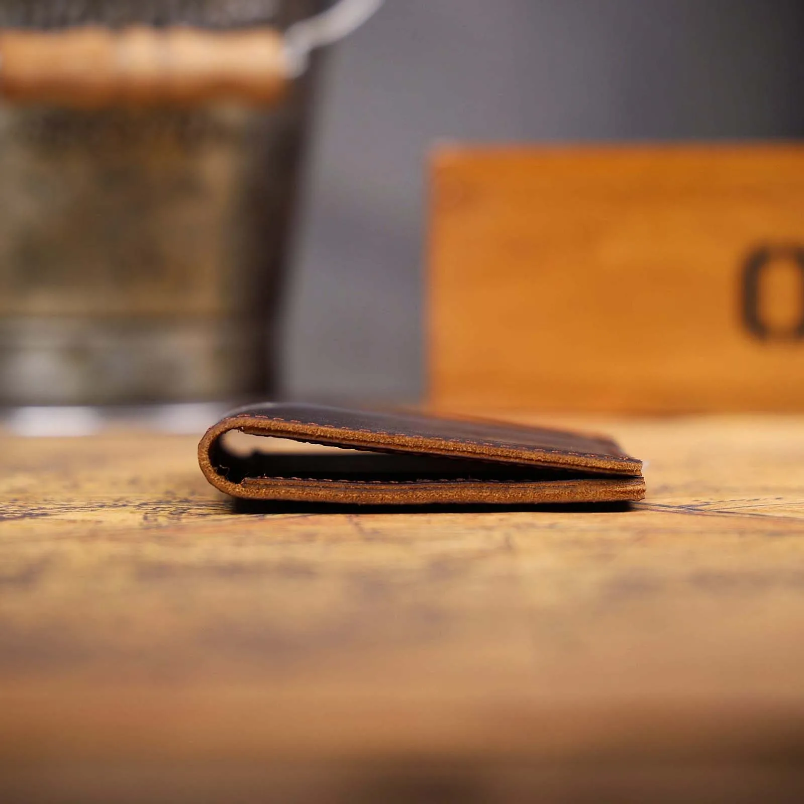 Echtleder-Kartenetui, einfache Mini-Geldbörse von Crzay House Leather, perfekt zum Tragen von Bargeld und Karten – Detail 7