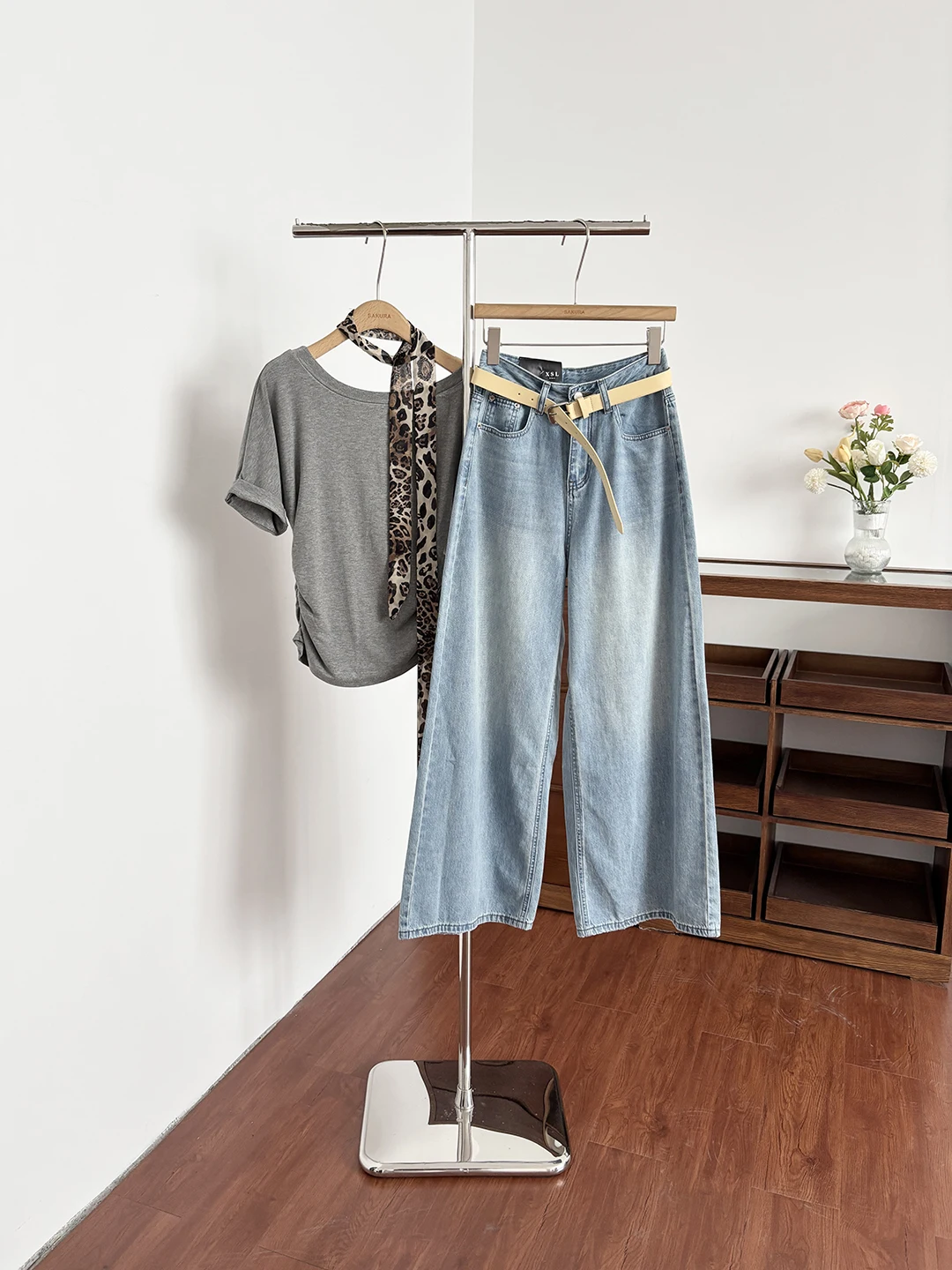 

Летние джинсы 2026 года с высокой талией, универсальные, шикарные, прямого кроя, женские, модные, простые, стильные, из полиэфирного волокна, на пуговицах