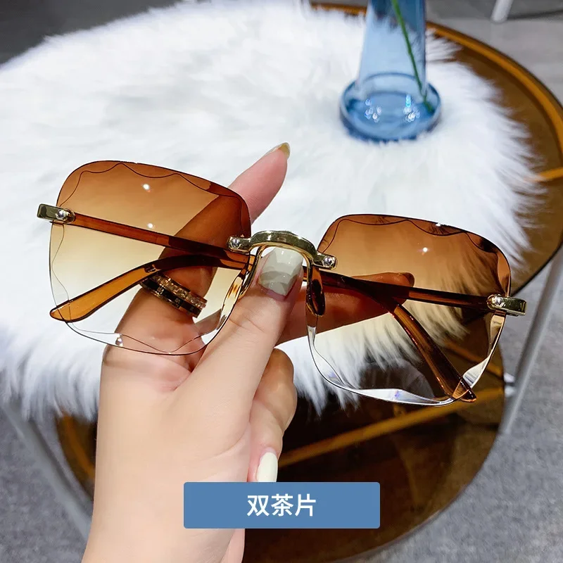 Square Rimless Fashion Sunglasses for Women Men Summer Gradient Sun Shades for Vacation Beach Travel（Not Include Glasses Case）