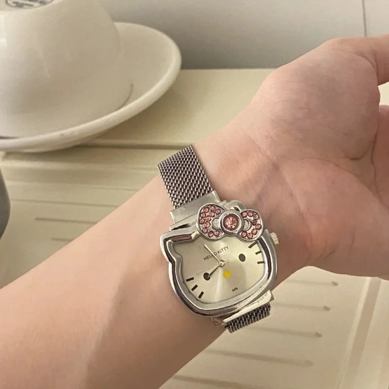 Hello Kitty Orologio multicolore con fiocco tempestato di diamanti Design Accessori creativi Periferiche anime Regalo a sorpresa per studentesse fidanzata