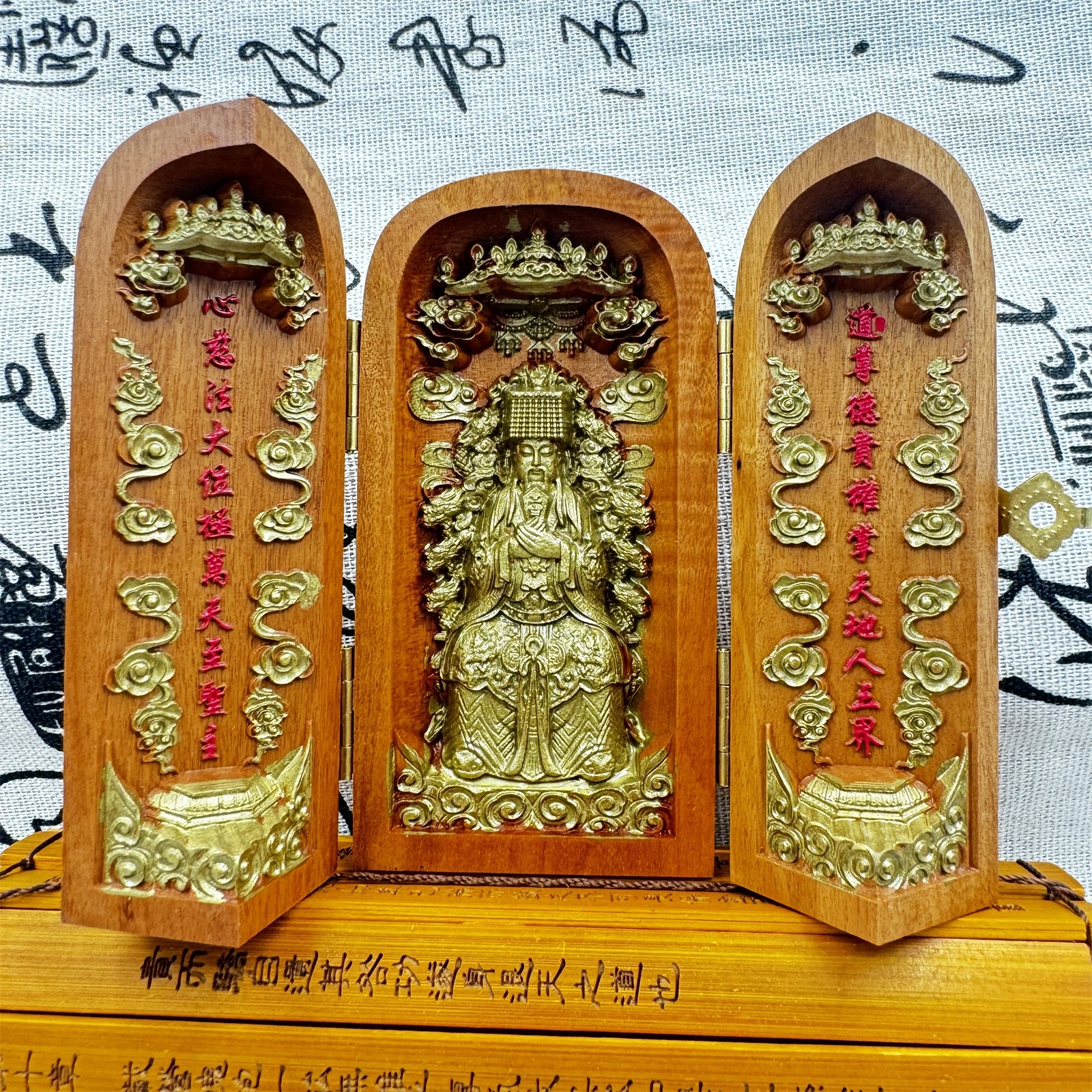 

Natural wooden 3side hand-painted gold-plated, jade emperor statue ornament