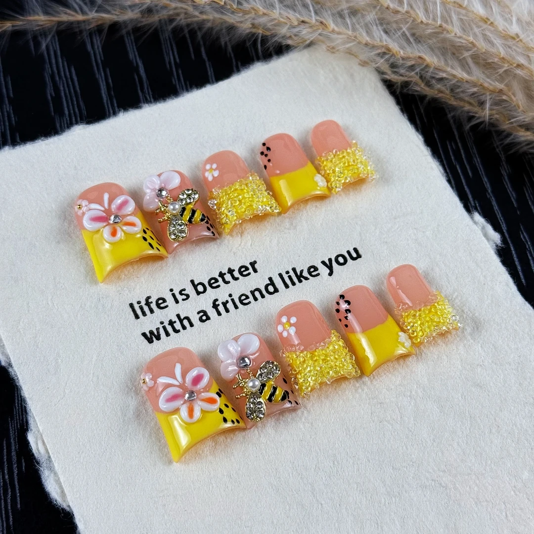 10pcs High-end Simple and playful style, hand-painted patterns, three-dimensional bees, shiny yellow diamonds handmade fake nail