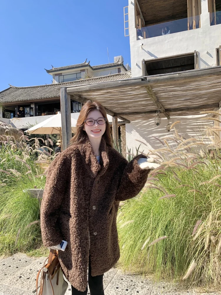 Fur coat for women in winter, an eco-friendly fur coat with a stand-up collar, mid-length loose lambskin coat