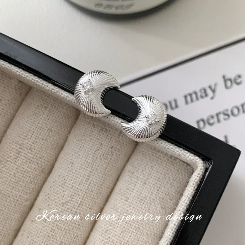 

CHOZON S925 Solid Silver Textured Crescent Earrings 2025 New Korean Wholesale Dainty Jewelry for Women