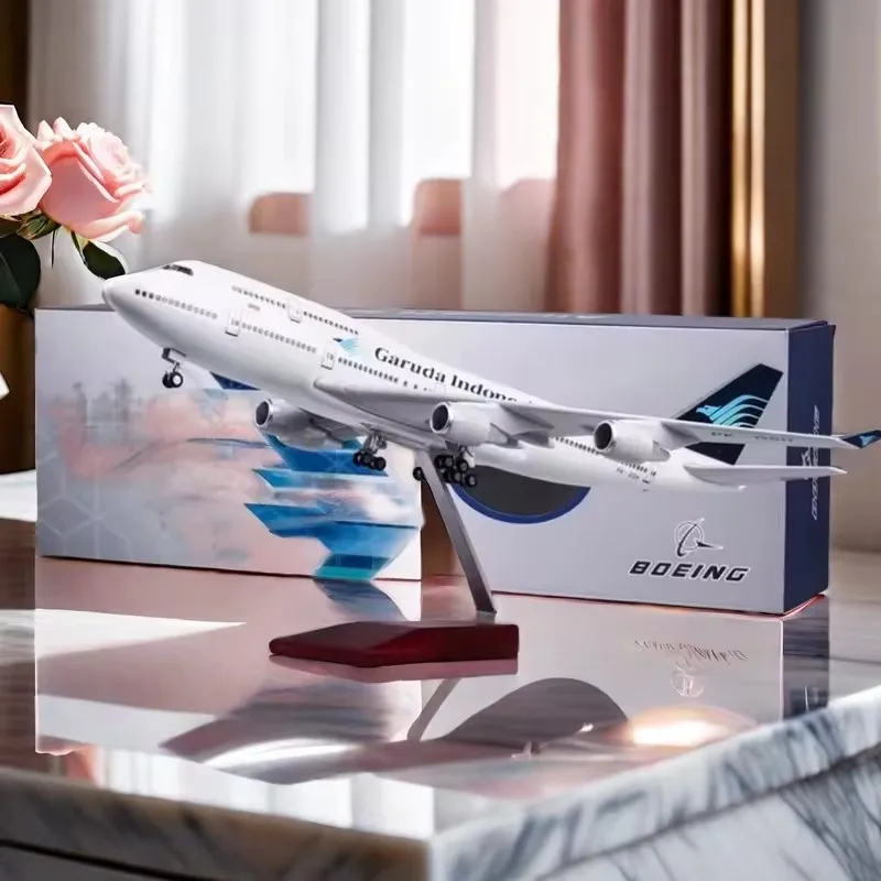 

47CM 1/150 Scale Airplane Model Toys 747 B747 Garuda Indonesia Aircraft Model with Light and Wheels Resin Plastic Alloy Plane