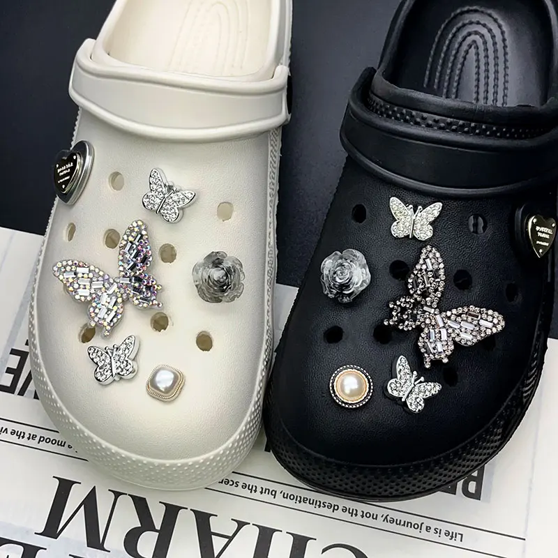 تألق فراشة زهرة اللؤلؤ الأحذية سحر ل كروكس أسود أبيض مجموعة قباقيب دبابيس النعال اكسسوارات حديقة الصنادل فتاة هدية