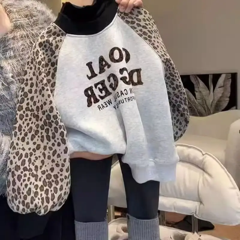 

Girls' Color blocked Velvet Hoodie 2025 New Autumn/Winter Fashion Leopard Pattern Long sleeved Top Children's Baby Casual Hoodie