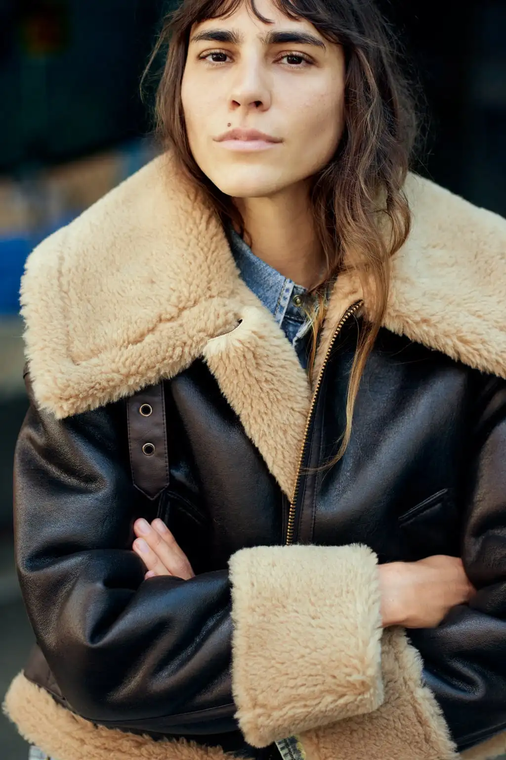 両面フリースバイカージャケット、袖口レザー、カラーブロックデザイン、秋冬アウター、レディースファッション