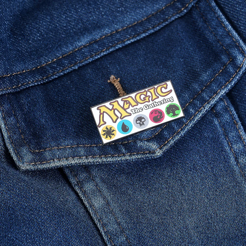 Magic: The Gathering Logo Lapel Pin Crazy Cool Card Game بروش مجوهرات الهالوين القوطية هدية رائعة للاعبين #4