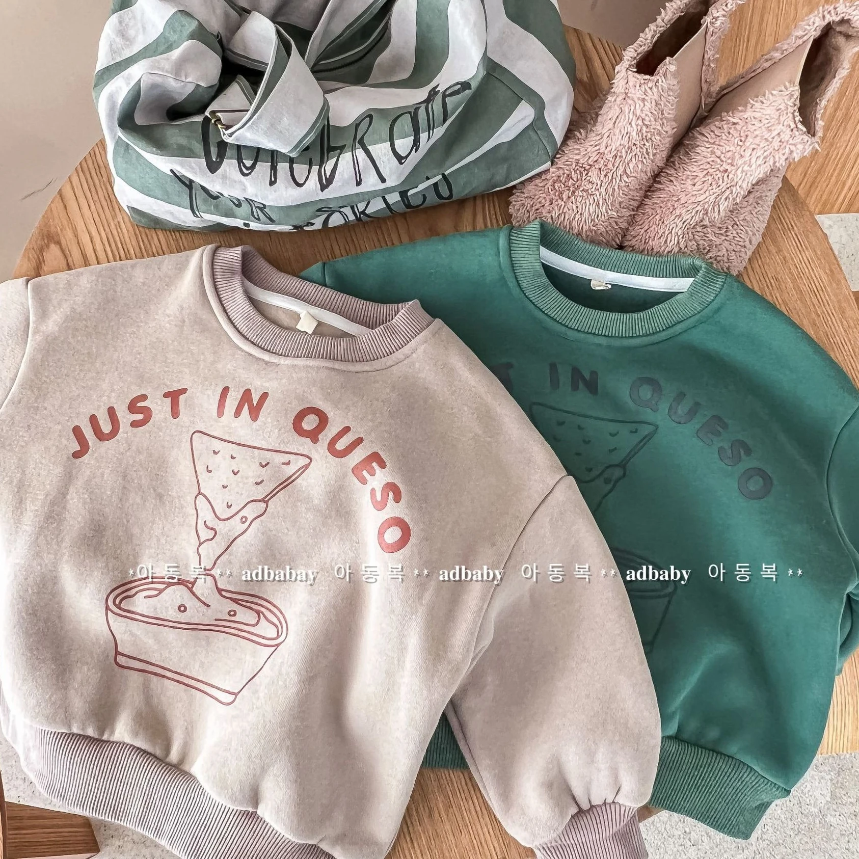 

Girls Hoodie 2025 Autumn and Winter New Childrens Clothing Korean Style Girl Baby Grasp Velvet Printed Hoodie Casual Simple