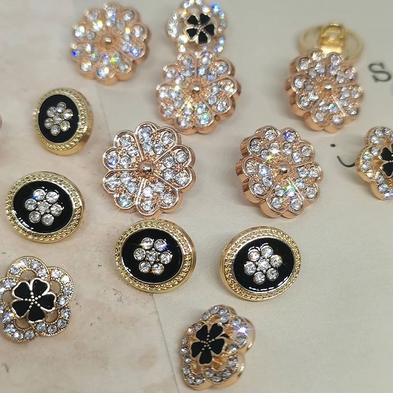 Bottoni in metallo con strass fiore 6 pezzi all\'ingrosso per abbigliamento accessori per cucire decorazioni di moda bottone di lusso abbigliamento