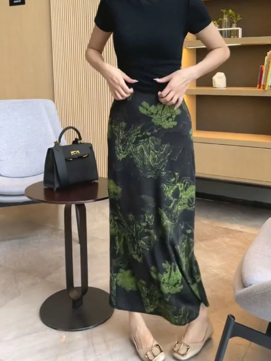 تنورة ميدي نسائية جديدة بتصميم ريترو عصري بخصر عالٍ وفتحة جانبية، مثالية للتنحيف ومناسبة للارتداء اليومي والعمل.