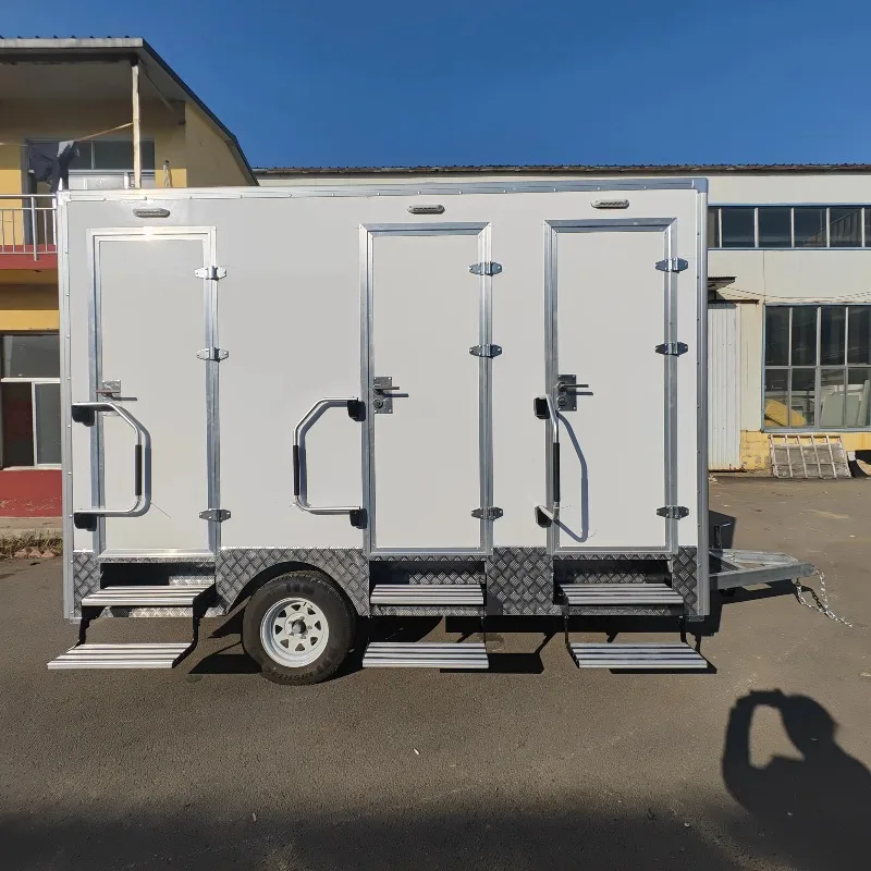 Remolque de Baño Móvil Personalizable de Diseño Moderno con Doble Cabina