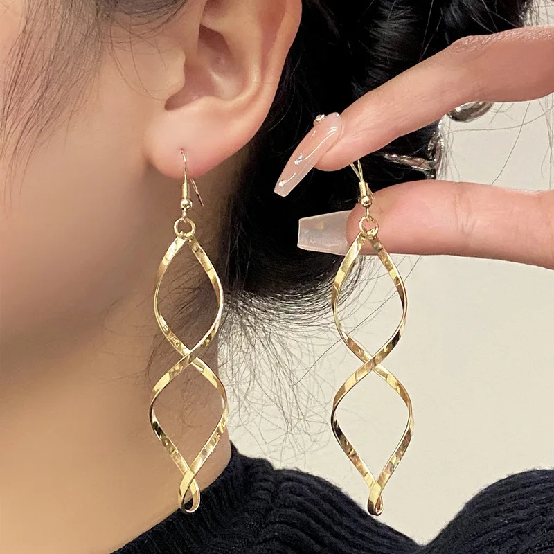 

1 Pair of Trendy Stylish Golden Dangle Earrings Twine Spiral Bending Design Match Daily Outfits Party Accessories Fashion Stuff