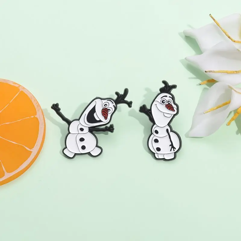 Frozen Olaf dibujos animados creativos lindo muñeco de nieve forma accesorios de ropa bolso escolar decoración insignia de metal regalo para niños y niñas