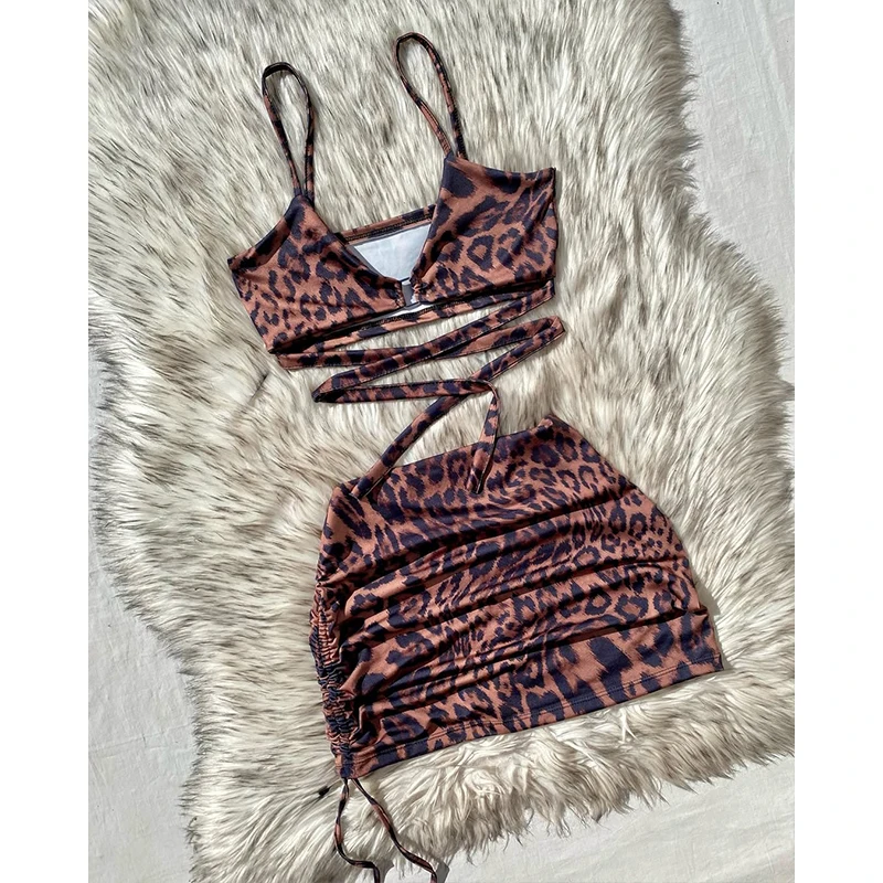 Abito sexy femminile in 2 pezzi Abito estivo con stampa leopardata Top con bretelle con lacci + gonna a fianchi Abito con gonna attillata Costume da discoteca