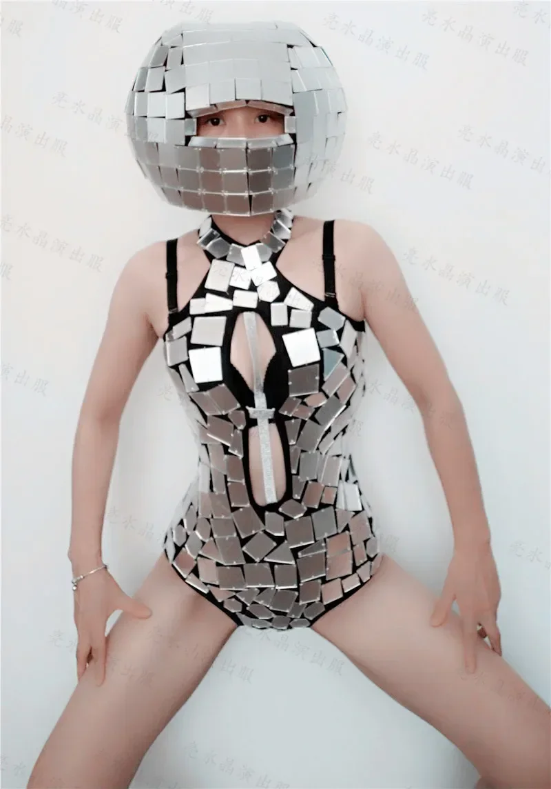 2025 Bar GOGO بدلة أداء من قطعة واحدة ذات مرآة عالية الجودة ترتر ذهبي على شكل مثلث ملفوفة على الورك #1