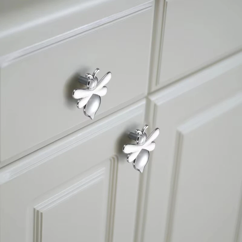 

Modern Creative Butterfly Bee Cabinet Drawer Pulls Gold Zinc Alloy Single Hole Furniture Door Handle Hardware