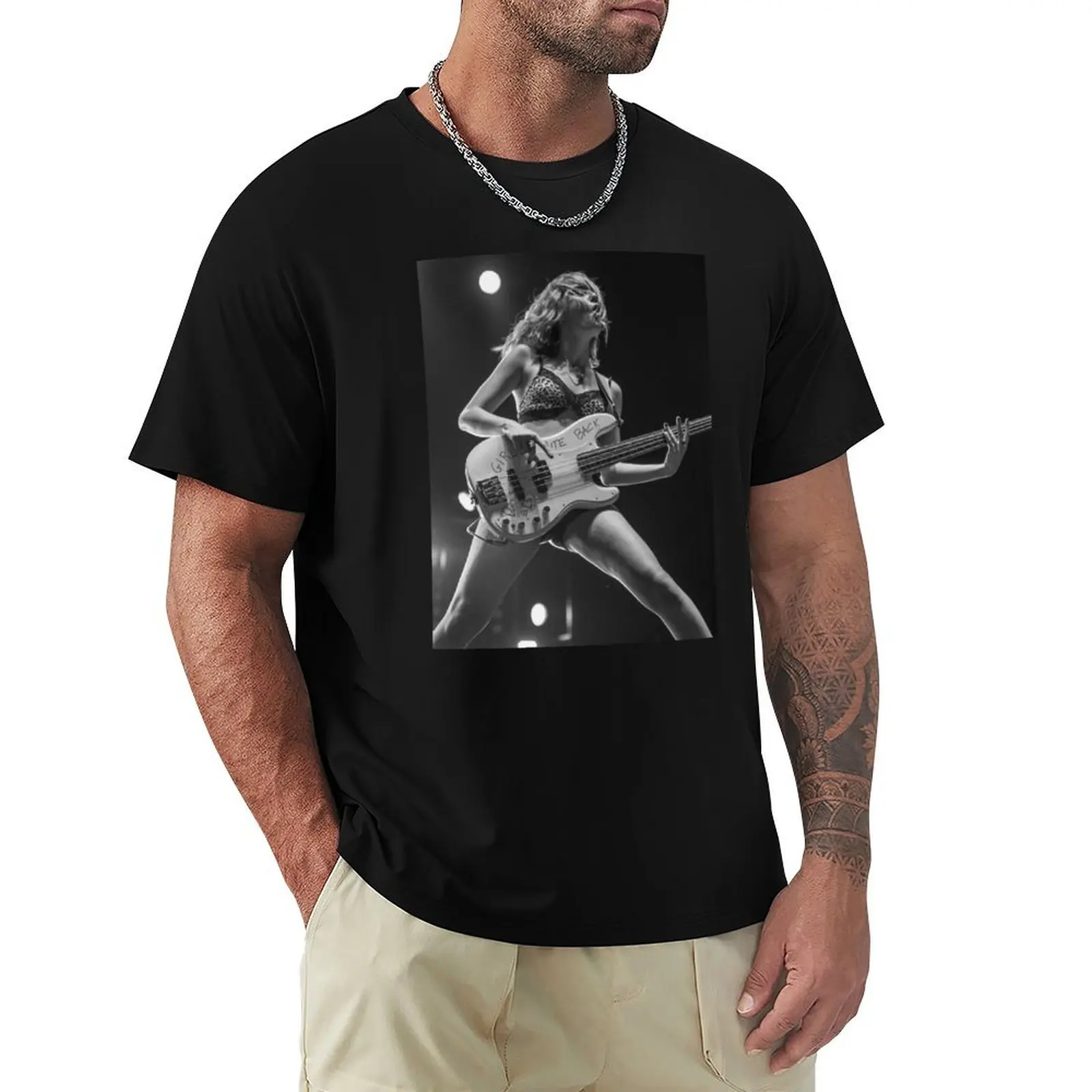 Girls bite back- Victoria de Angelis T-Shirt Durable Work Wear T-Shirt