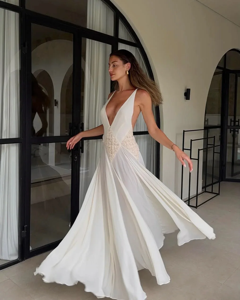 เดรสยาวทรงโบโฮ คอวีลึก เซ็กซี่ แต่งผ้าลูกไม้แบบแพทช์เวิร์ค สายเดี่ยว เปิดหลัง ทรงหลวม ใส่สบาย เหมาะสำหรับฤดูร้อน