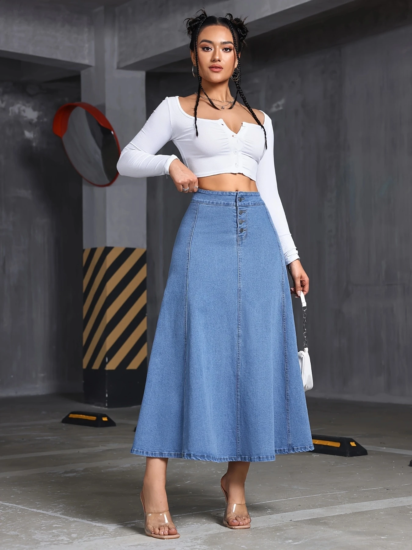 Ms. W's loose and flowing denim skirt, with elastic front front pocket fastening, large-sized denim skirt