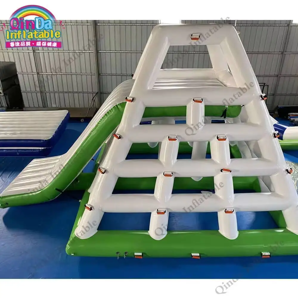 Wassersport Riesige aufblasbare Poolrutschen Schwimmende aufblasbare Wasserrutsche mit Kletterturm