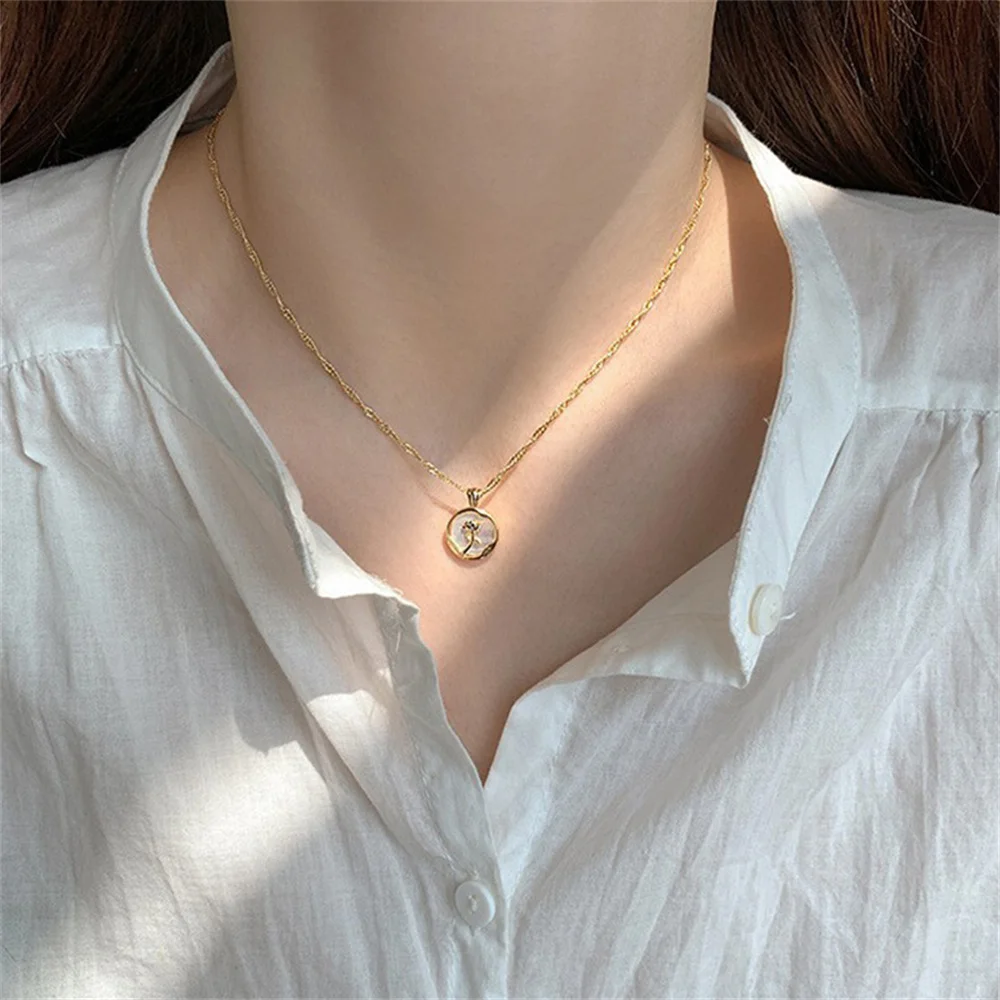 French Retro Gold Color Rose Necklace Fashion Metal Circle Pendant Clavicle Chain Necklace For Women Elegant Jewelry image 5
