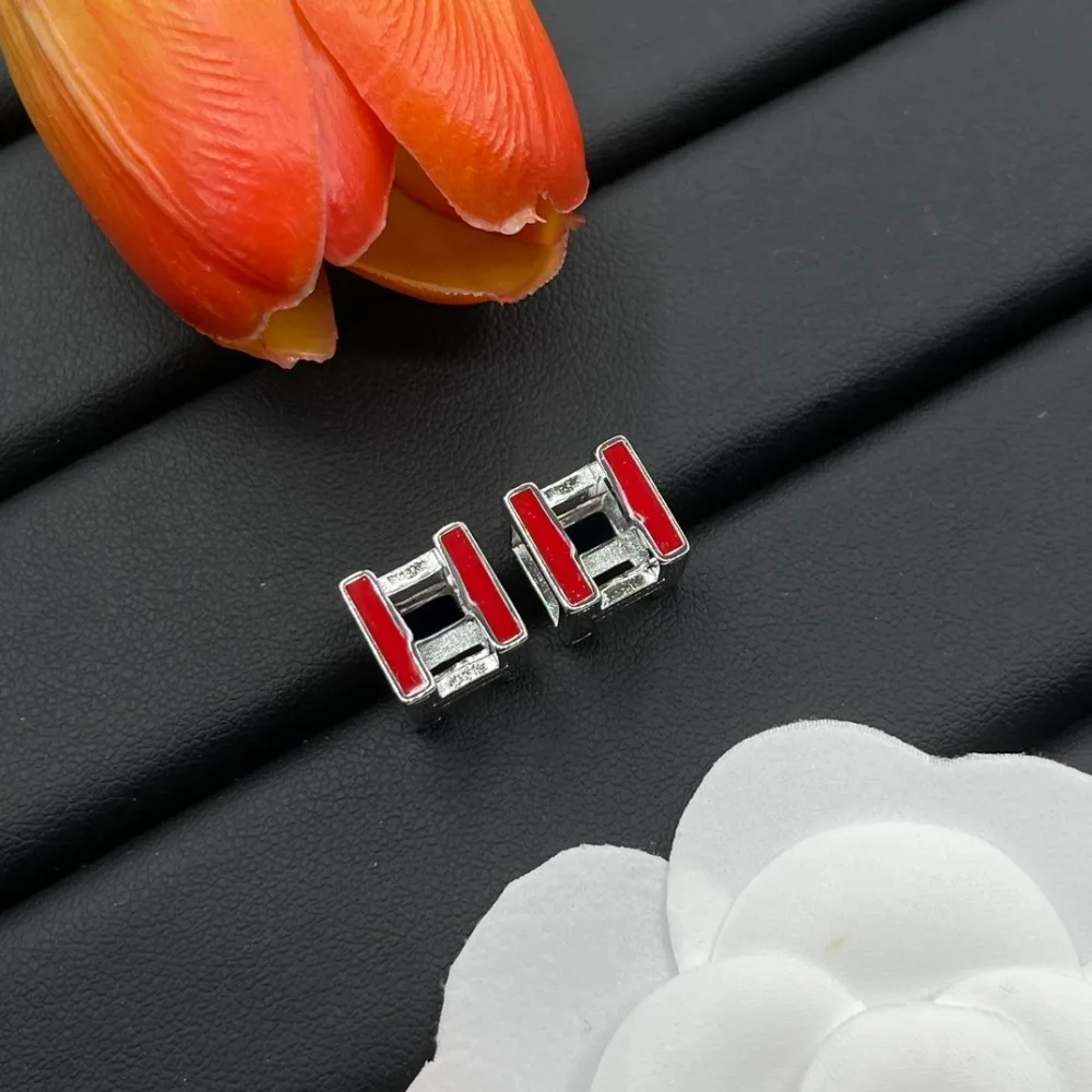 

2025 Новые серьги премиум-класса класса люкс, витрина для женщин, необыкновенный стиль, шикарные высококачественные ювелирные изделия