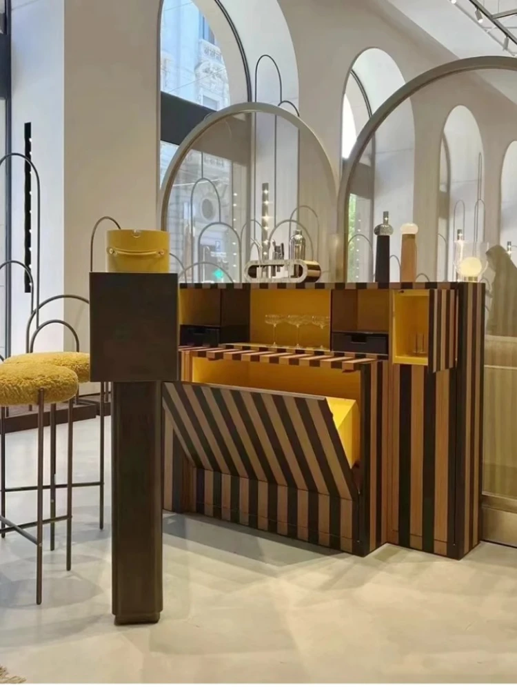 อิตาเลี่ยนหรูหราไม้เคาน์เตอร์บาร์ไวน์ตู้ high-end Villa Home Art Creative ด้านข้างตู้