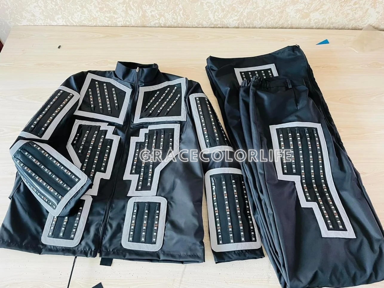 Color Change LED Robot Helmet LED Glow Costume for Stage Performance Party Show Celebration Halloween Birthday Gift for Friend