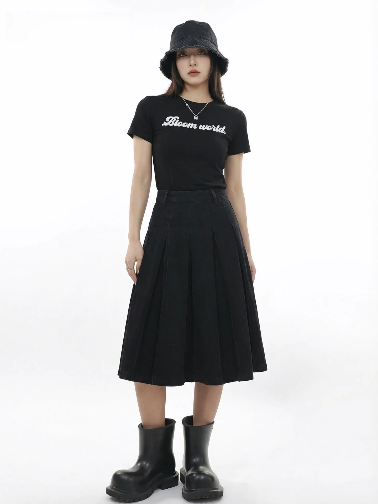 

Black A-Line Pleated Skirt BW Denim Slimming Versatile Fashionable Original Design Cotton Blend Spring 2026