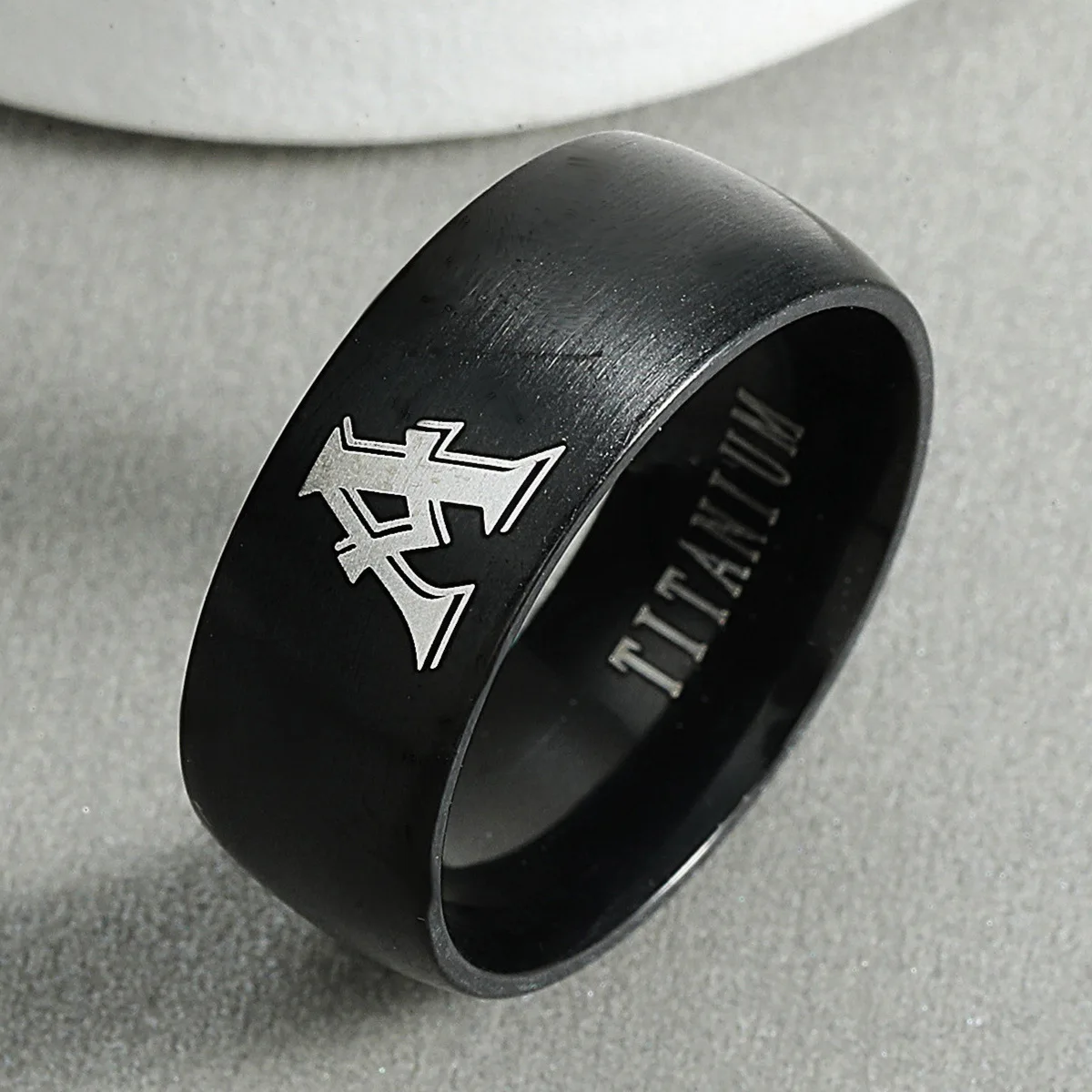 

Personalised Initial Women Men Ring Engrave White A to Z Alphabet Stainless Steel Ring Fashion Charm Jewelry Accessoires Gifts