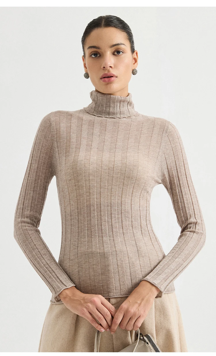 BD3621695 Damen Rollkragenpullover aus Lurex-Wollmischung mit breiten Rippen, langen Ärmeln und Wellensaum, dezenter Luxus für den frühen Herbst. – Detail 8
