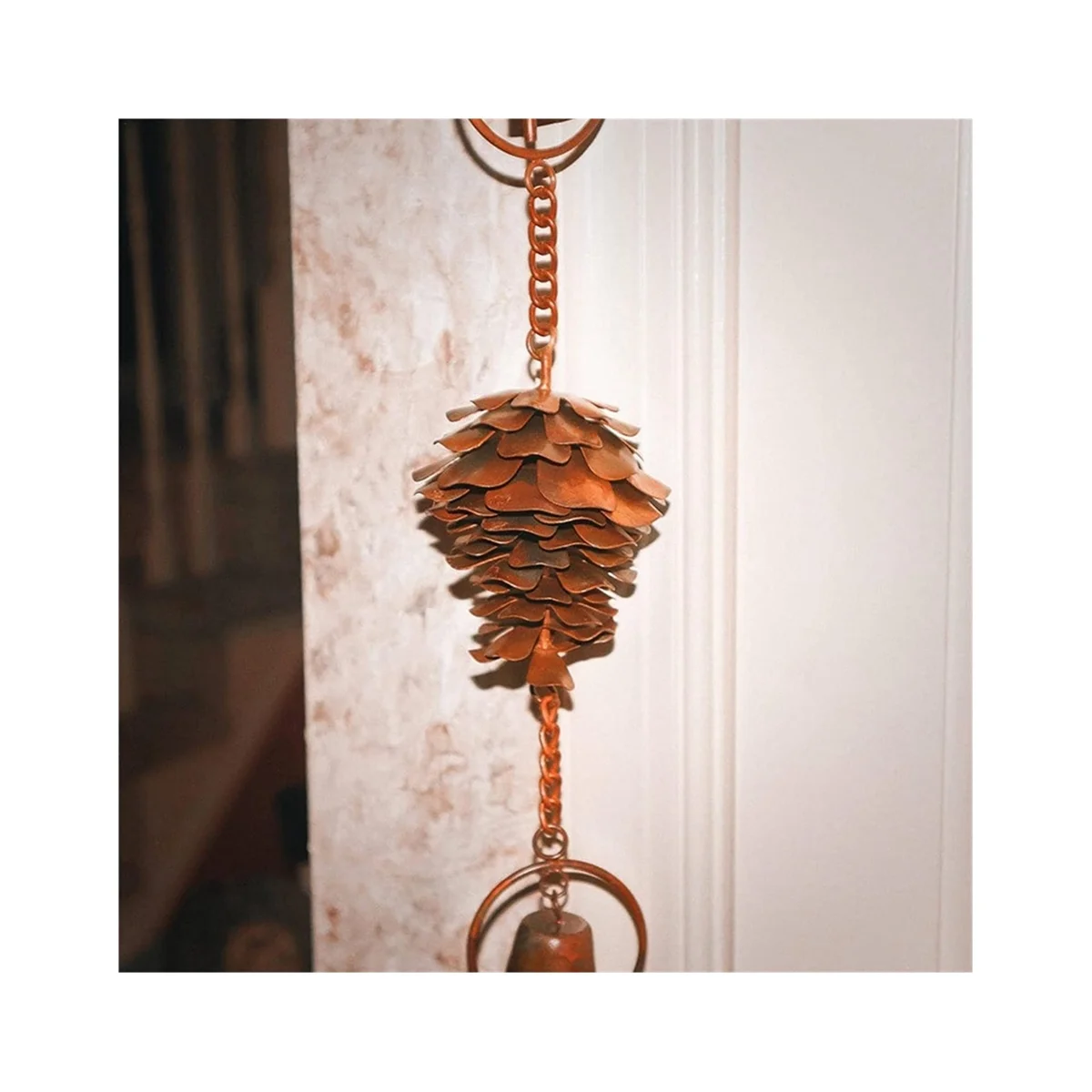 소나무 콘 모양의 레인 체인, 고대 그래피티 소나무 콘 장식 행잉 체인, 금속 다리미 종