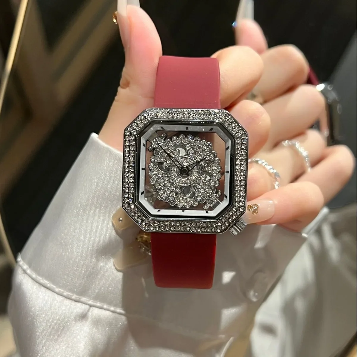 Full Diamond Unique Quare Rotatable Dial Design Bracelet Gold Watch Women Quartz Luxury Watches Ladies Clock AAA Watch Reloj