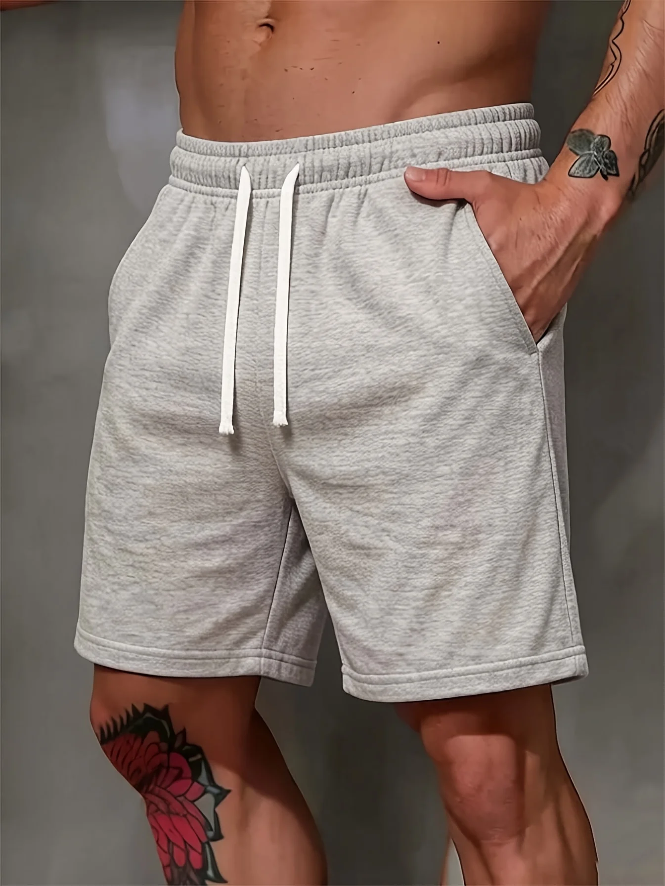 Shorts esportivos masculinos de verão com tecido respirável para manter você fresco e confortável, e um ajuste solto que não aperta.
